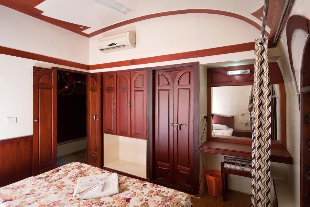 Aqua Castle Houseboat - By Aqua Jumbo Houseboats Hotel Alappuzha Exterior foto