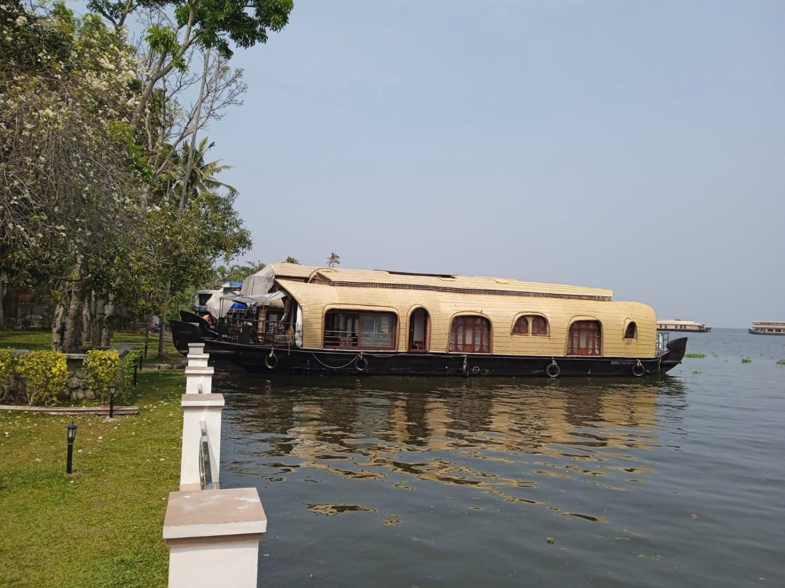 Aqua Castle Houseboat - By Aqua Jumbo Houseboats Hotel Alappuzha Exterior foto