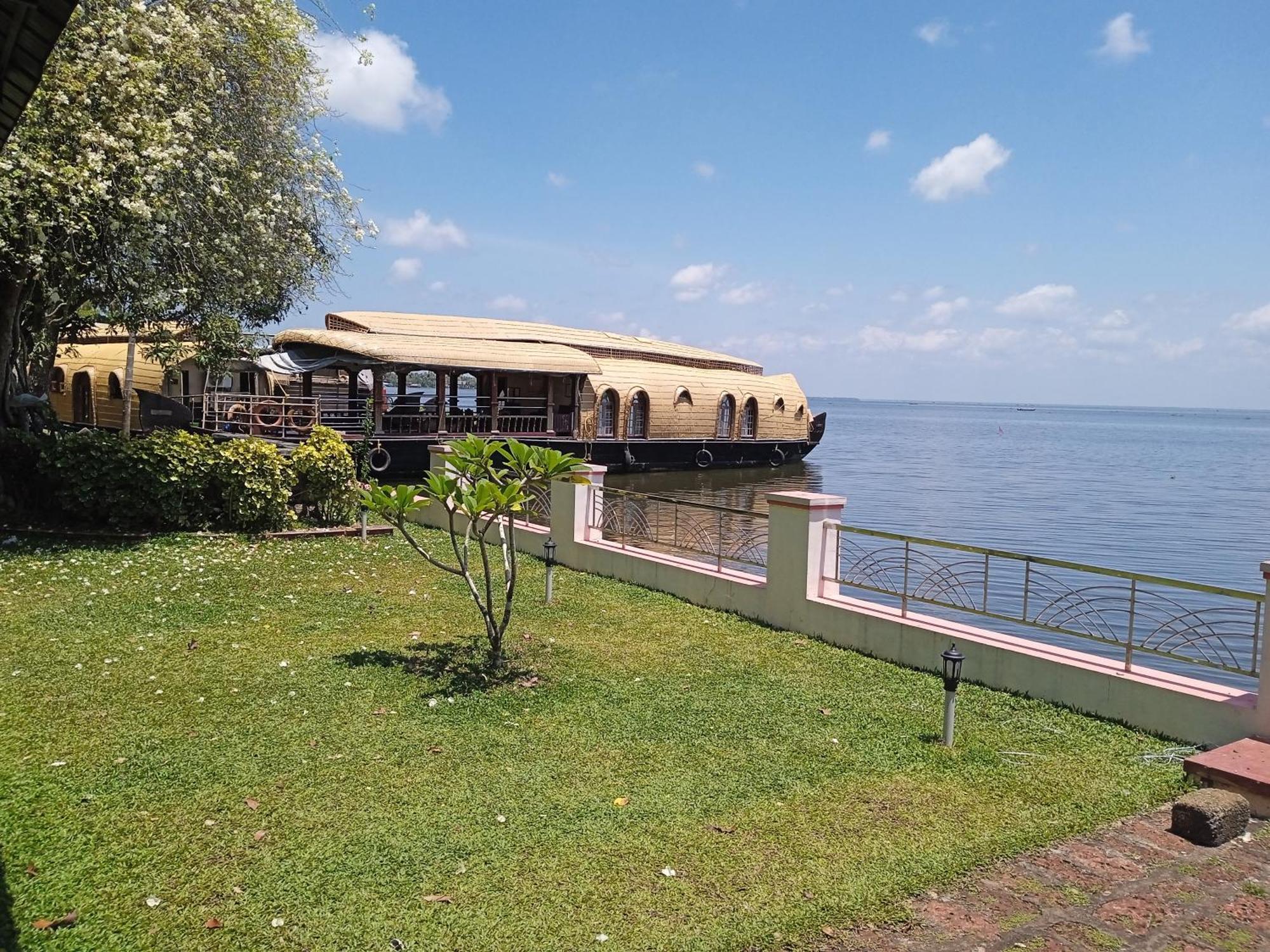 Aqua Castle Houseboat - By Aqua Jumbo Houseboats Hotel Alappuzha Exterior foto