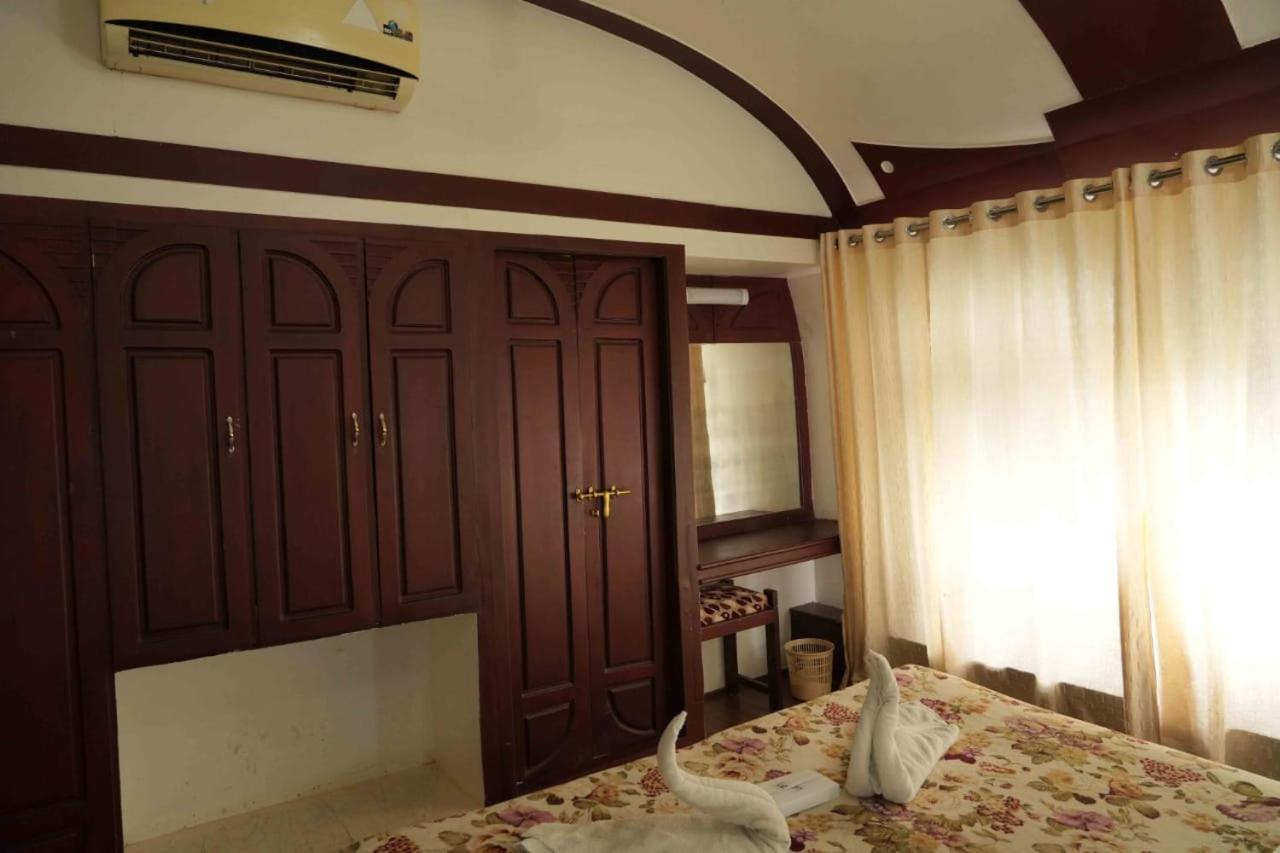Aqua Castle Houseboat - By Aqua Jumbo Houseboats Hotel Alappuzha Exterior foto
